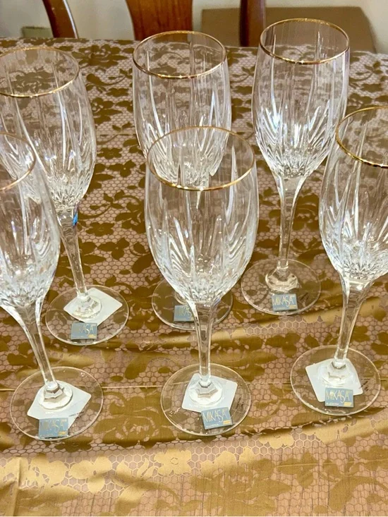 Mikasa Golden Lights Crystal Wine Glasses with Gold Rim - Set of 6 - Picture 2 of 5